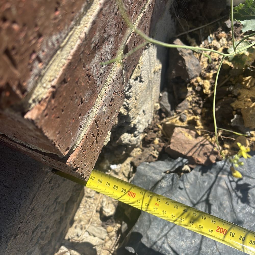 Brickwork overhanging the slab by more than 15mm, Sunbury